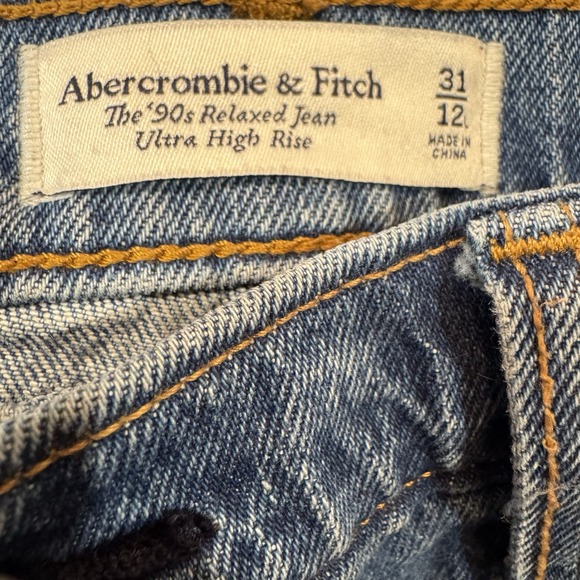 Abercrombie & Fitch Women's the 90s Straight Ultra High Rise Jeans Size 31 12 - Picture 3 of 7